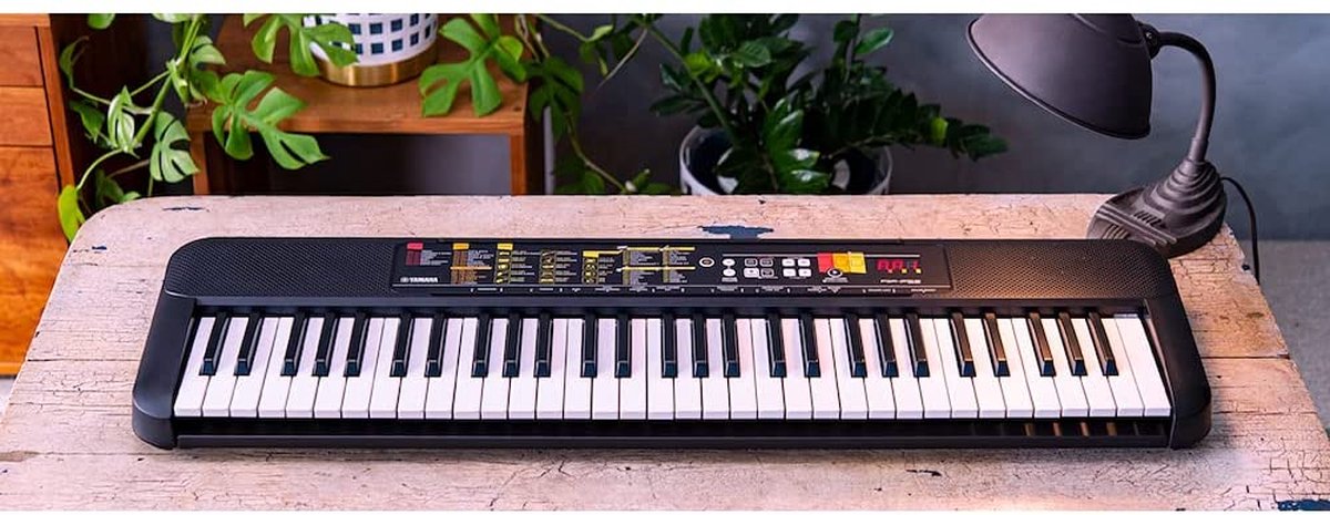 Yamaha PSR-F52 keyboard