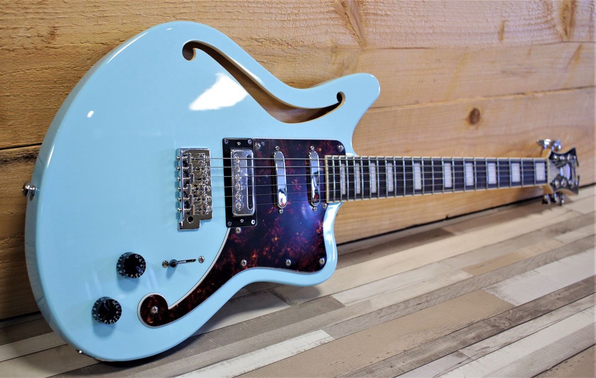 D'Angelico Premier Bedford SH Sky Blue semi-akoestische gitaar met gigbag