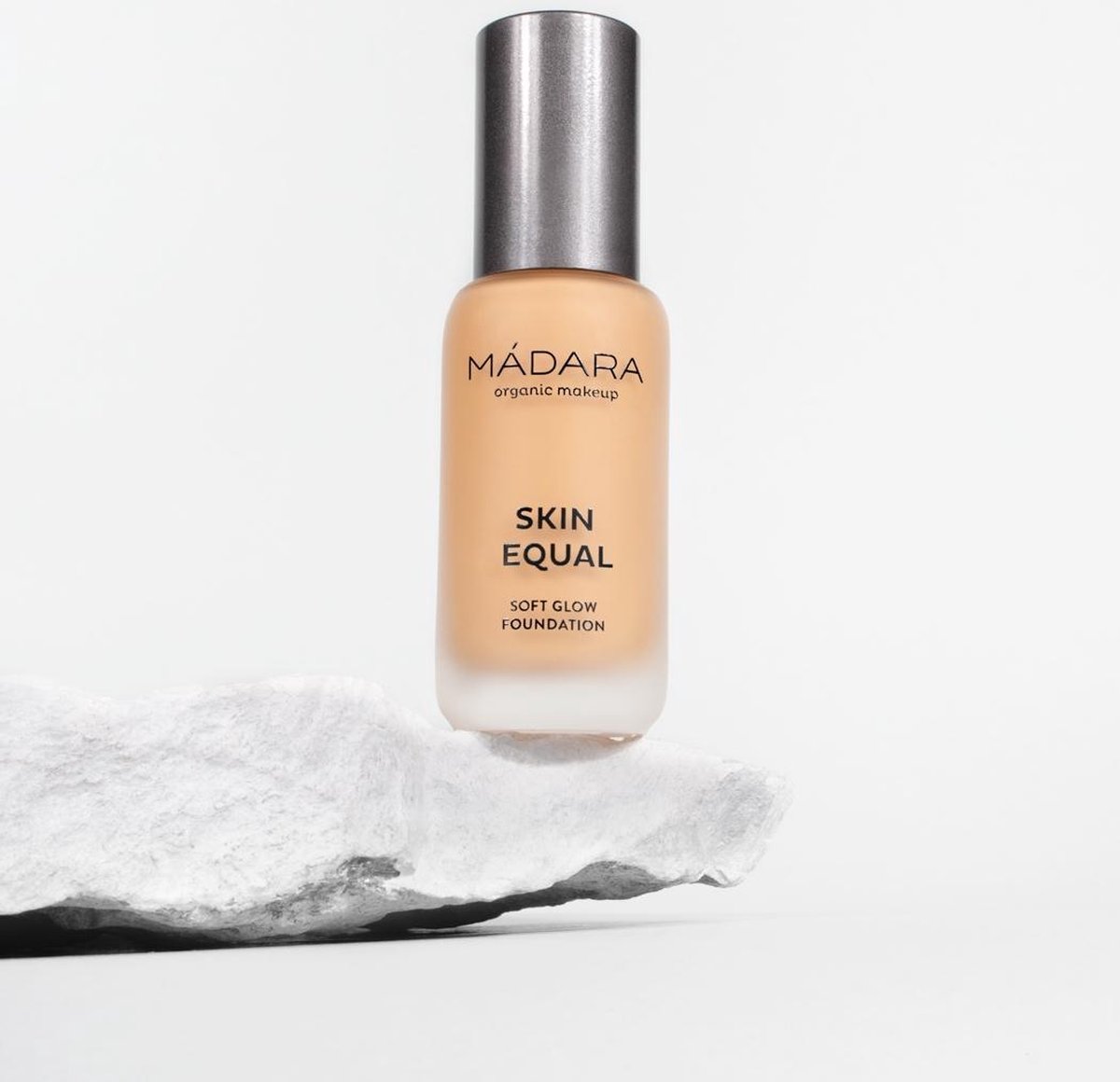 MÁDARA #40 SAND SKIN EQUAL FOUNDATION Foundation 30ml