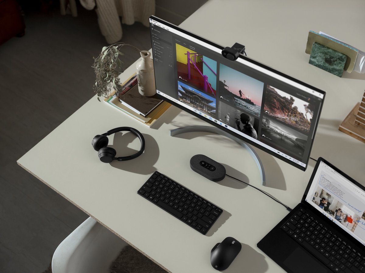 Back-to-School Sales2 Modern Webcam