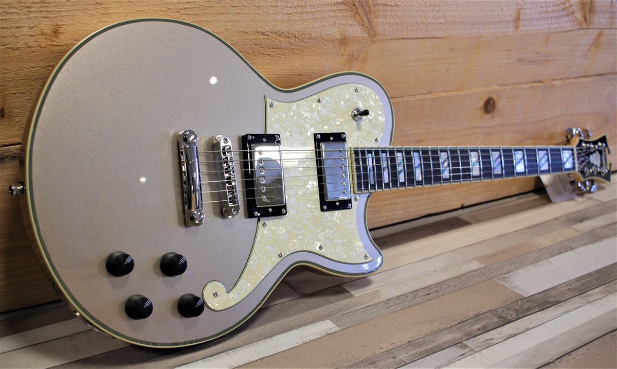 D'Angelico Deluxe Atlantic Desert Gold elektrische gitaar met koffer