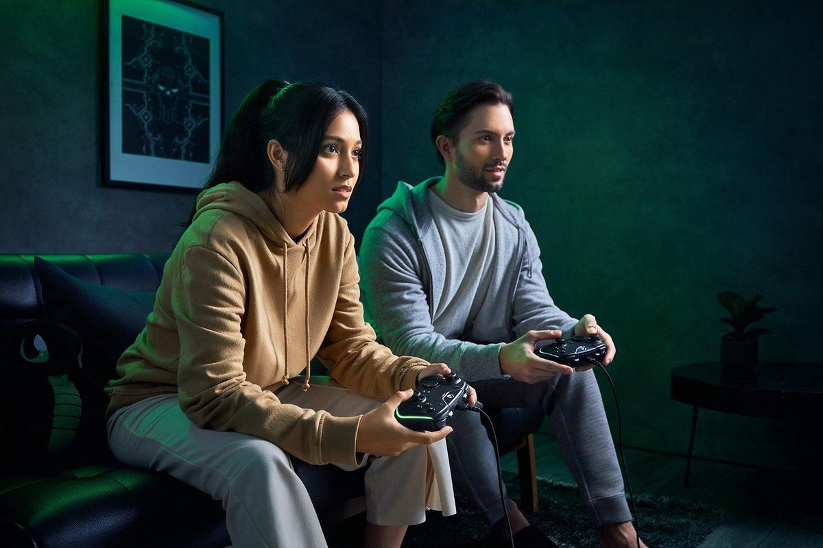 Razer Wolverine V2 Gaming Controller - Chroma (Xbox Series X/Xbox One/PC)