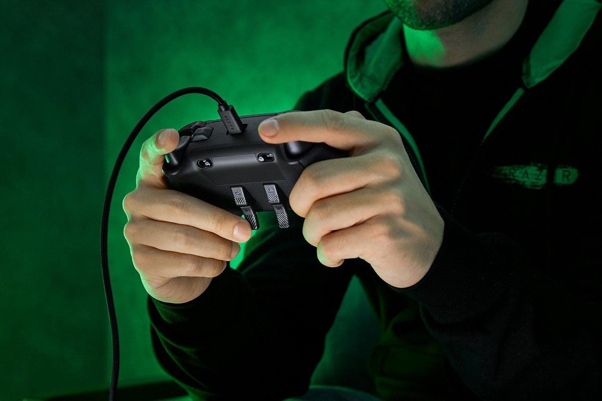 Razer Wolverine V2 Gaming Controller - Chroma (Xbox Series X/Xbox One/PC)