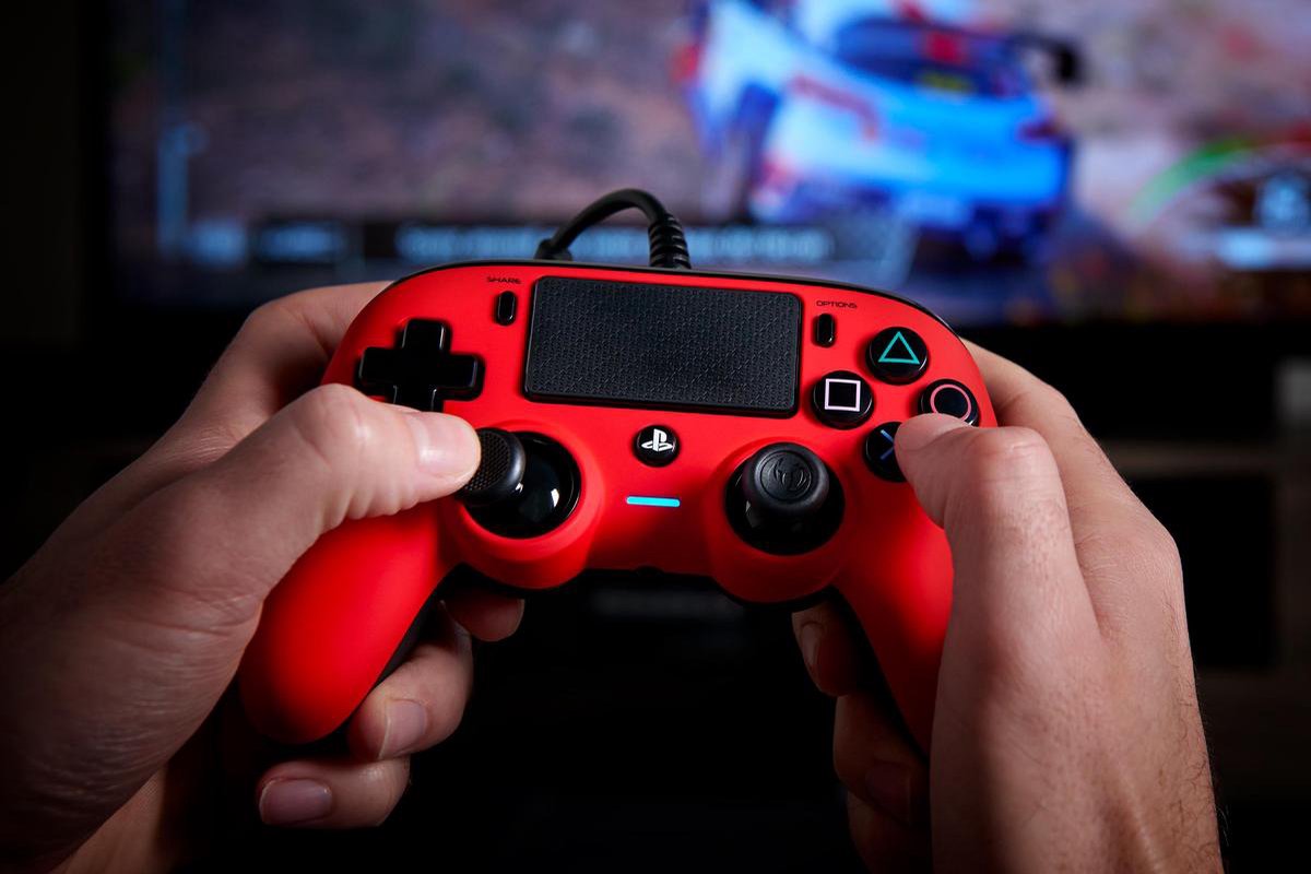 NACON Bedrade Controller PS4 - Rood
