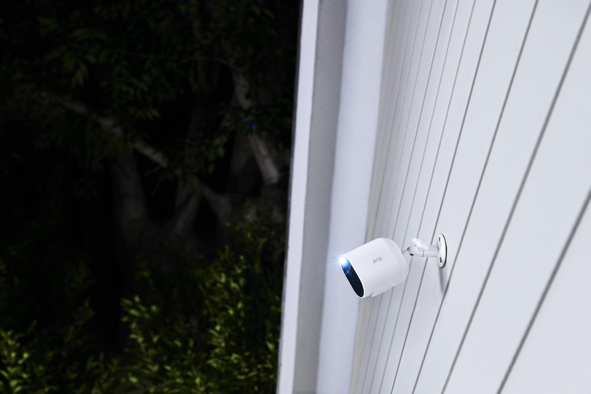 Arlo Essential Spotlight - Zwart