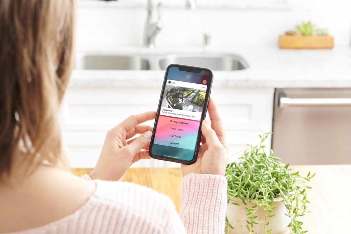 Arlo Essential Spotlight - Zwart