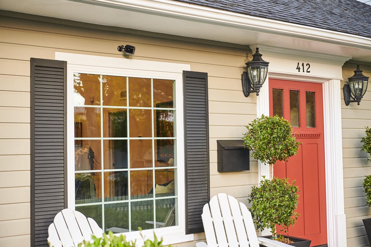 Arlo Essential Spotlight - Zwart