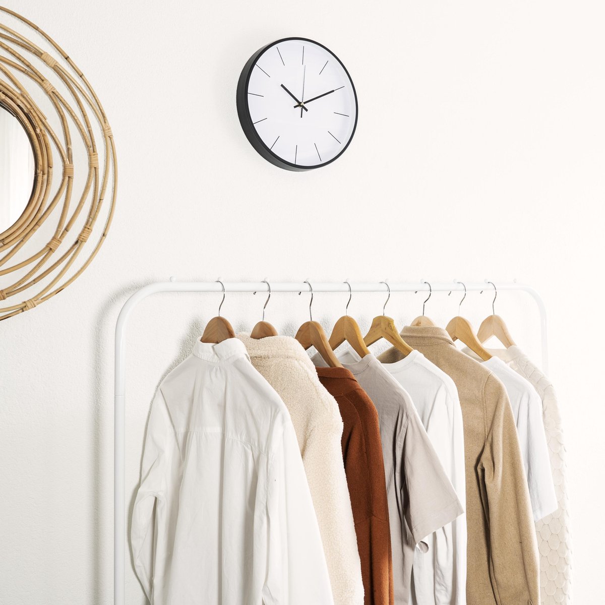 Quvio Basic Wandklok Wit Met Frame - Zwart