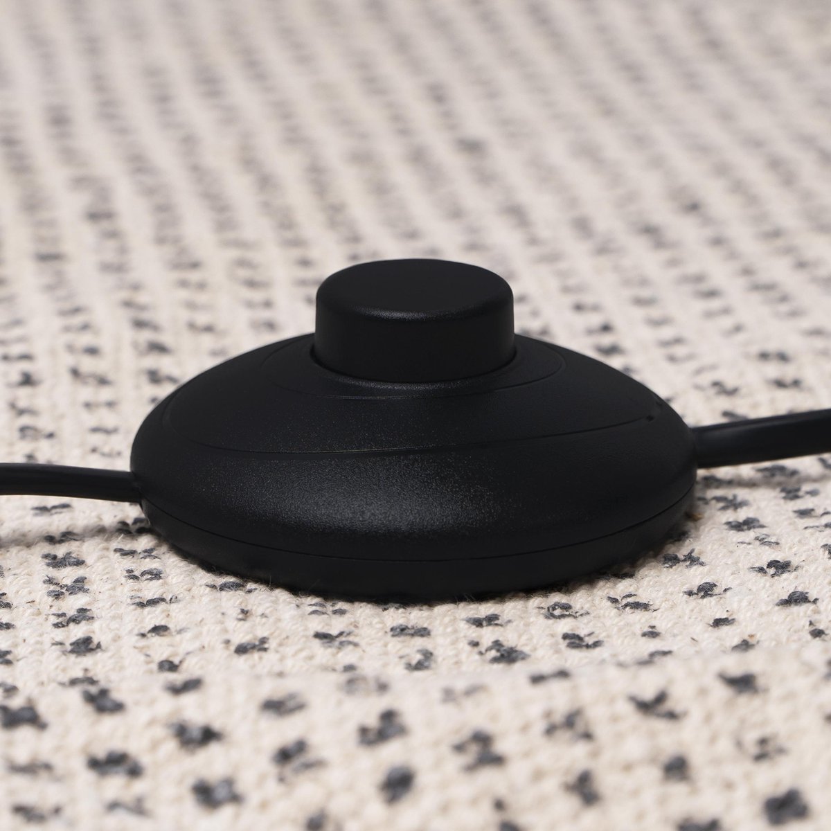 Quvio Vloerlamp Ronde Lampenkap - Quv5038l-black - Zwart