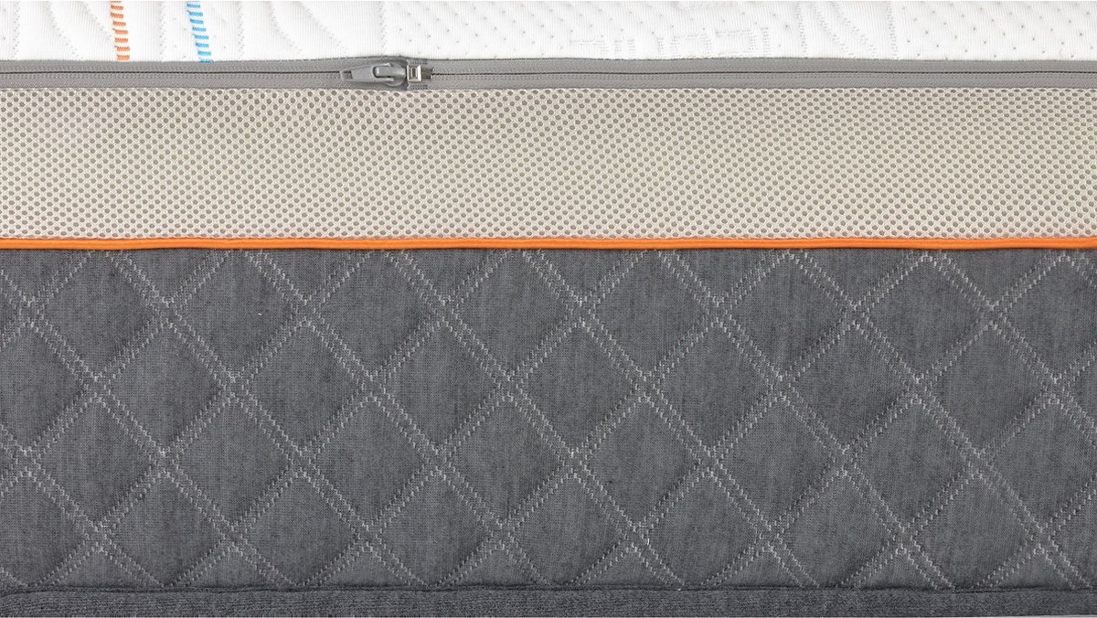 M line Latexmatras Iconic Hero 6 - 90 x 210 cm - tot 140 kg