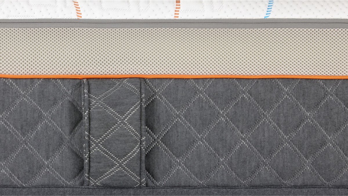 M line Latexmatras Iconic Hero 6 - 90 x 210 cm - tot 140 kg