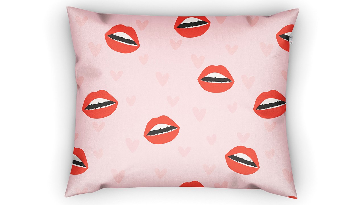 Covers & Co Kussensloop Kiss My Sass - 60 x 70 cm - Roze