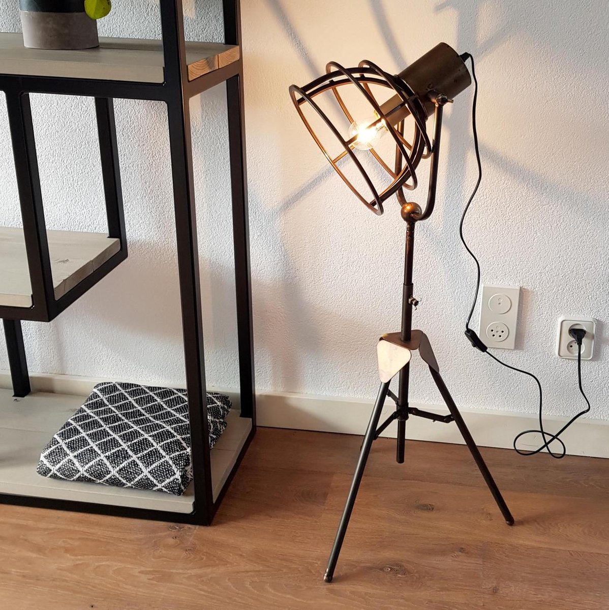 Countryfield Industriële mixed color ''Janine'' vloerlamp E27 S - L27xB27xH123 cm - Zwart