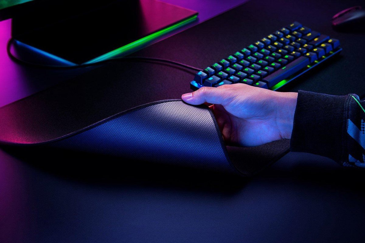 Razer Strider Gaming Muismat L