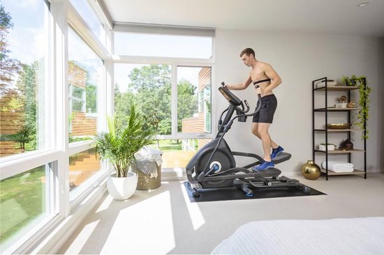 Nautilus E626 Crosstrainer Black Series - Met Runsocial