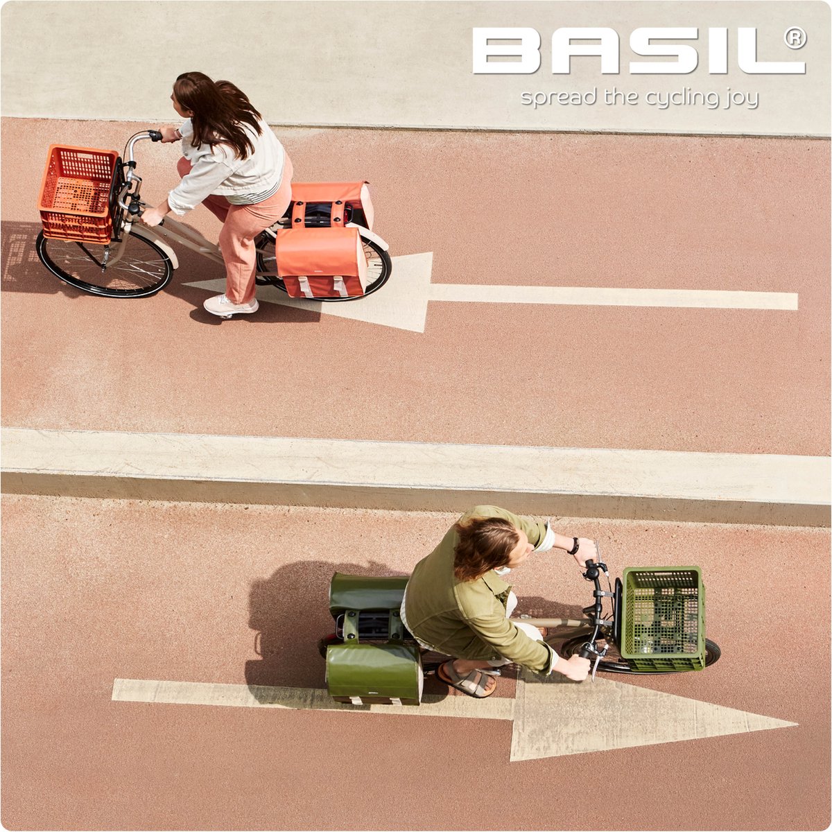 Basil Fietskrat Crate medium 27 liter 34 x 40 x 25 cm - terra red - Zwart