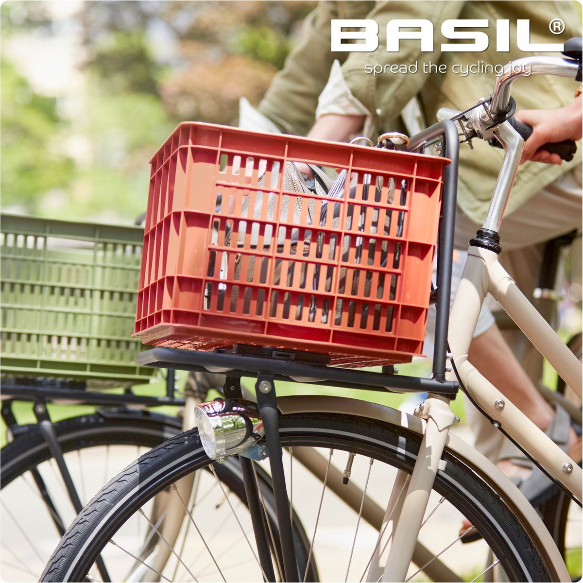 Basil Fietskrat Crate medium 27 liter 34 x 40 x 25 cm - terra red - Zwart