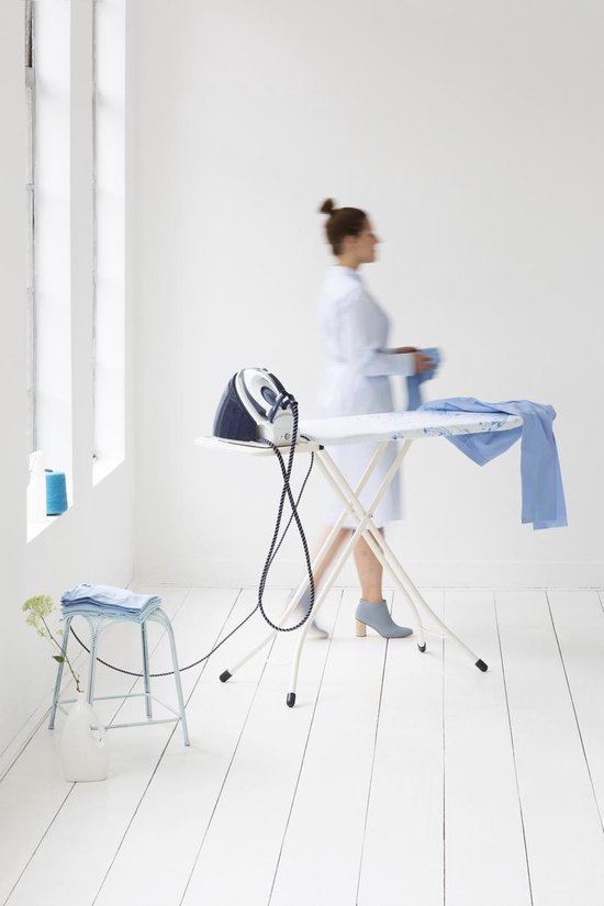 Brabantia Strijkplank C Met Solide Stoomunithouder - 124x45 Cm - Cotton Flower - Blauw