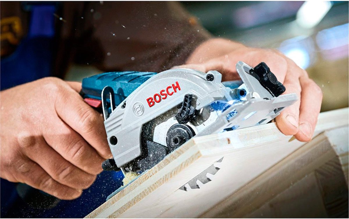 Bosch - Batería circular SAW GKS 12V-26. Con 2 x 3.0 AH batería de iones de litio. L-boxx