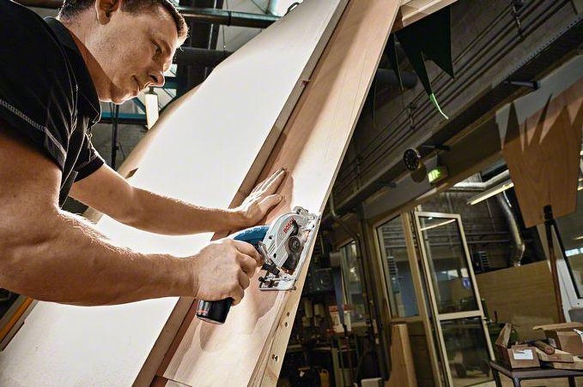 Bosch Sierra Circular GKS 12V-26 (Cuerpo solo + L-Boxx 136)