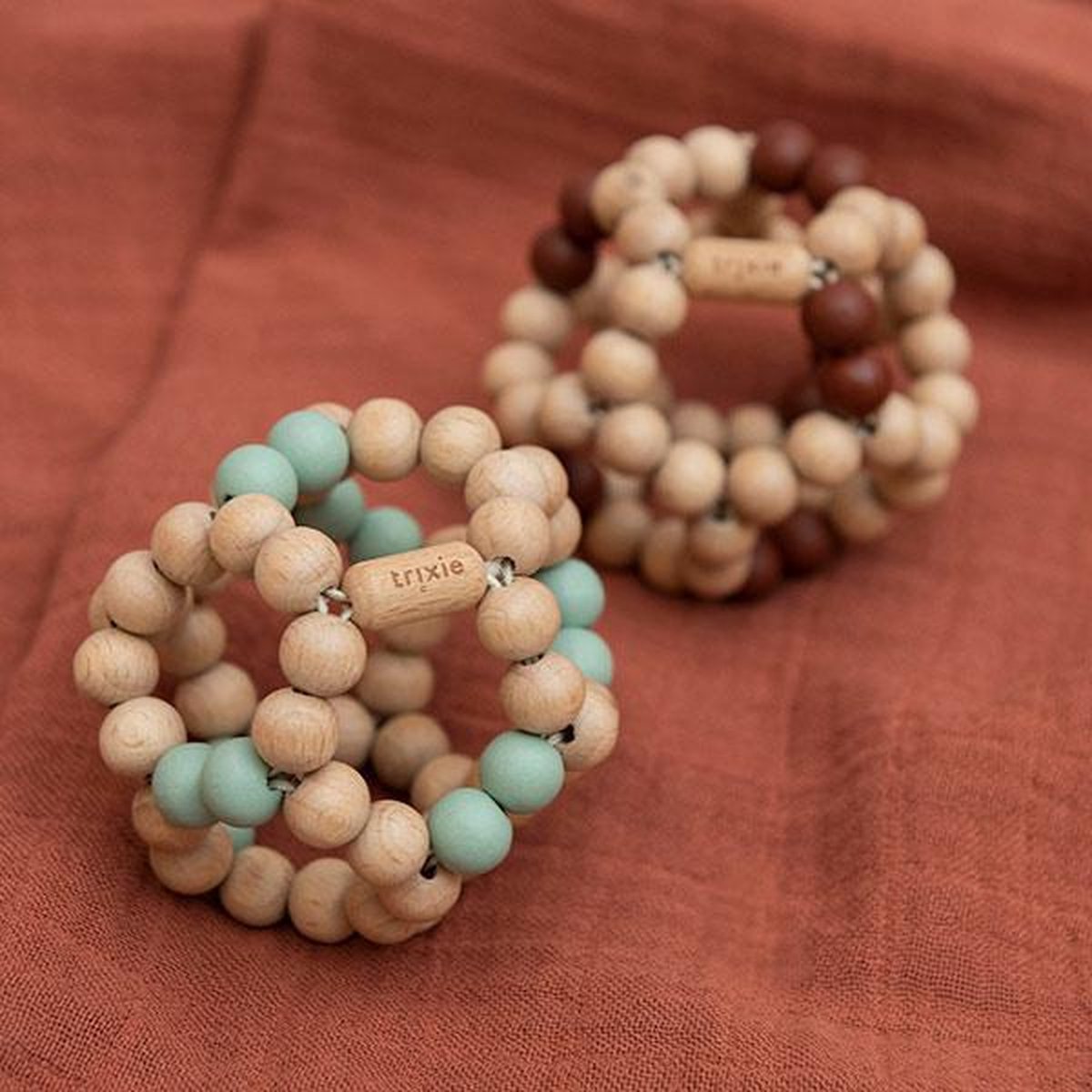 Trixie Rammelaar Kralenbal Junior 8 Cm Hout Naturel/bordeaux