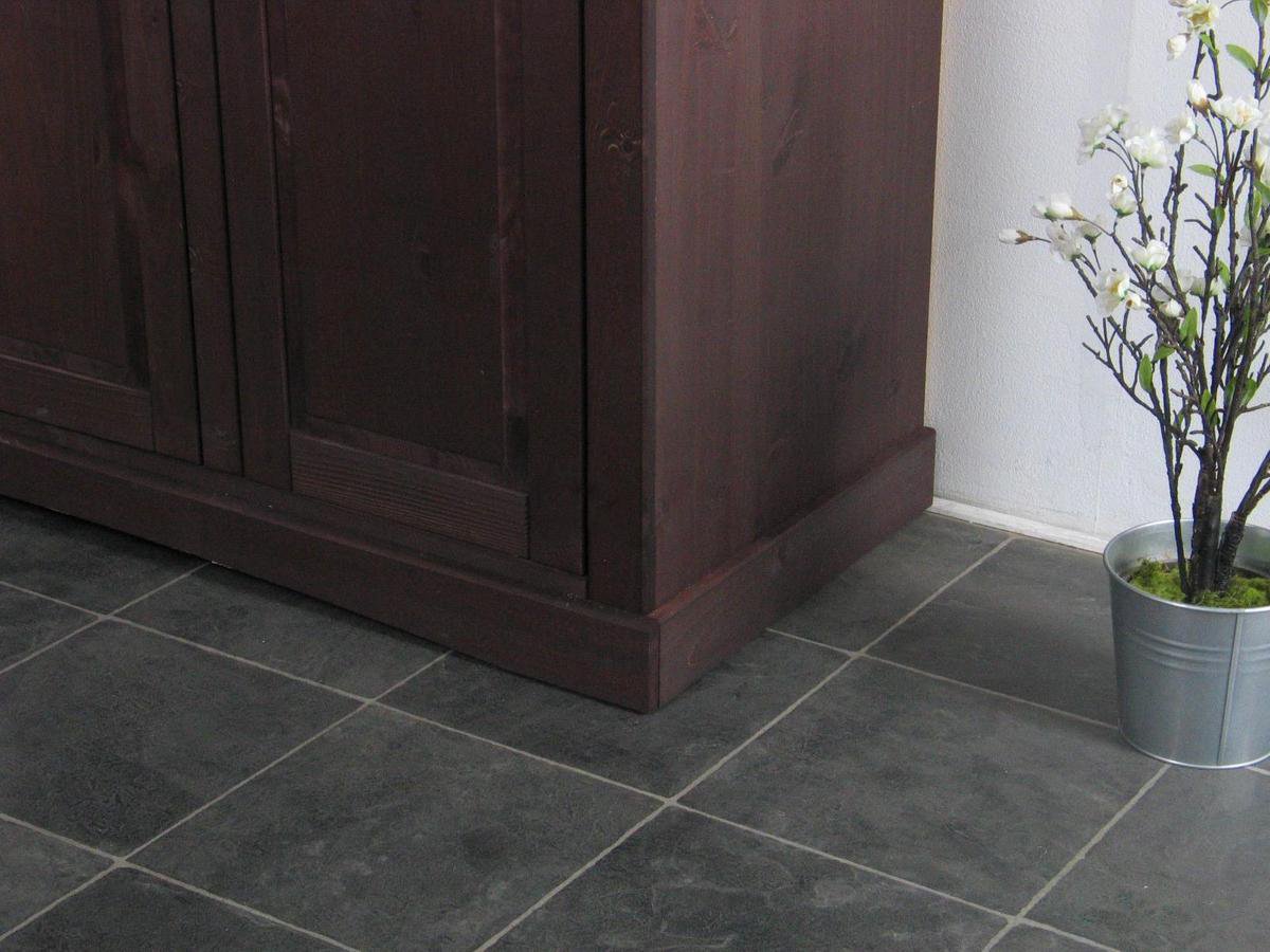 e 3-deurs Kledingkast Rico. - Bruin