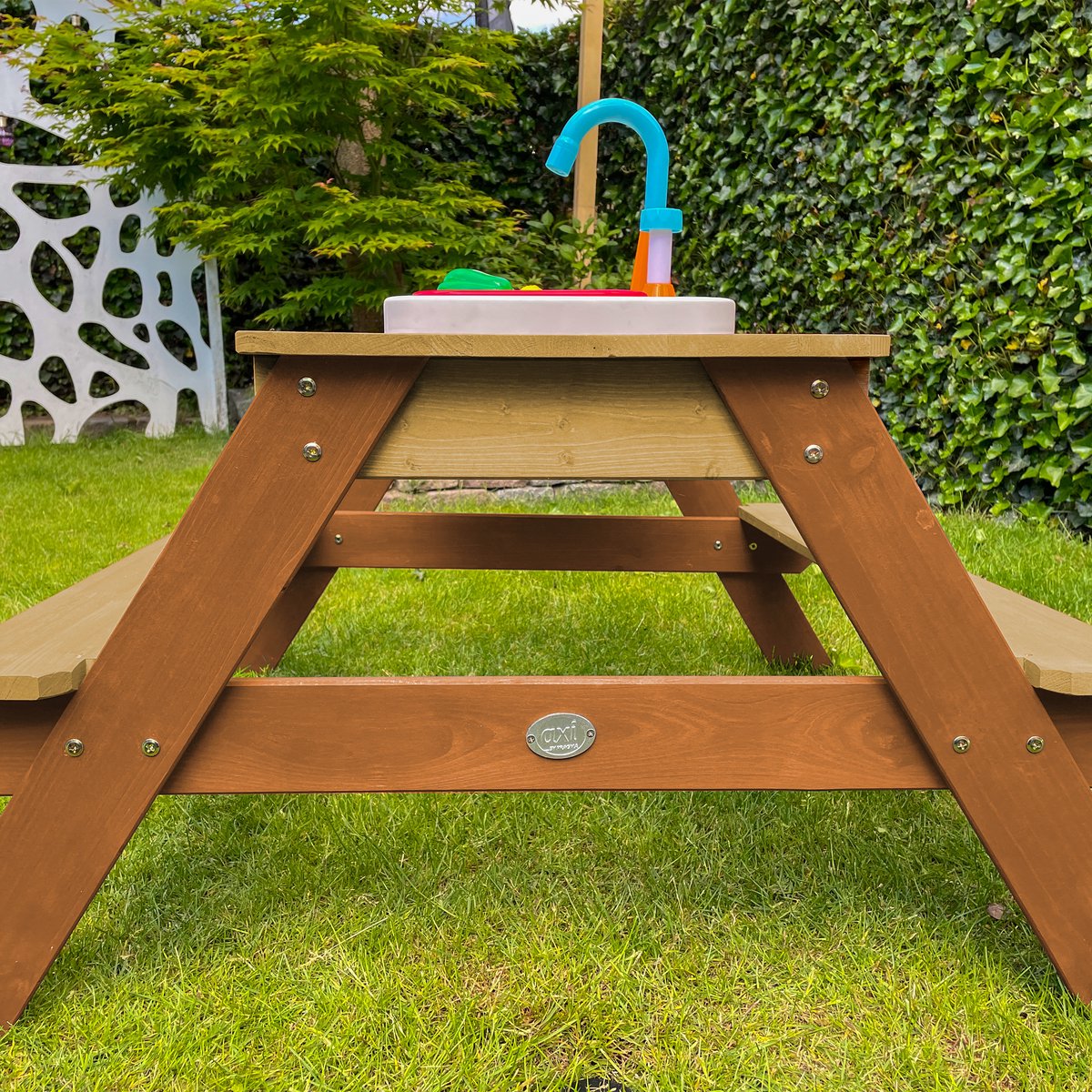 axi Emily Zand & Water Picknicktafel Van Hout In Watertafel & Zandtafel Met Speelkeuken Incl. Wastafel, Deksel - Bruin