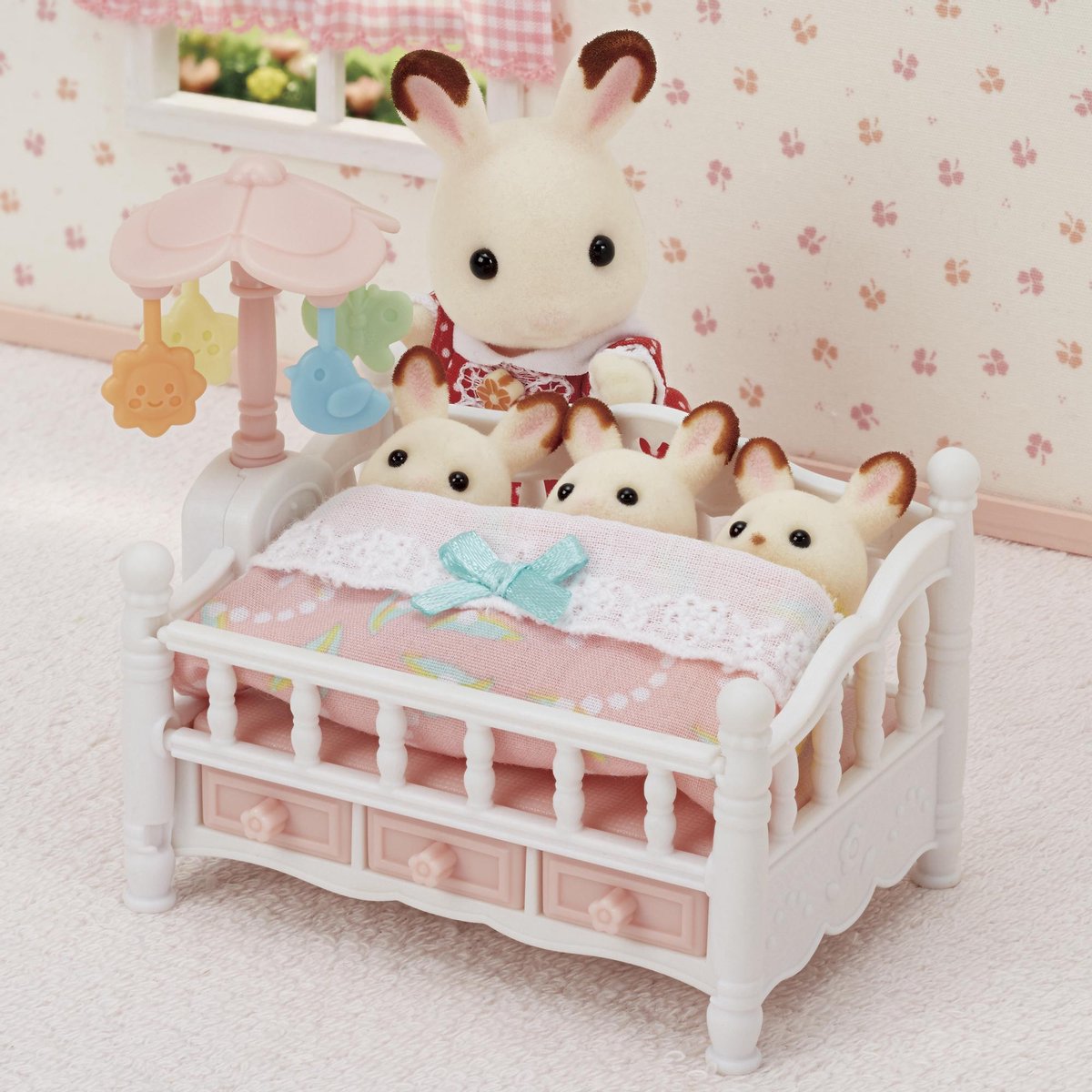 Sylvanian Families Bed Voor Drieling Met Mobiel - 5534