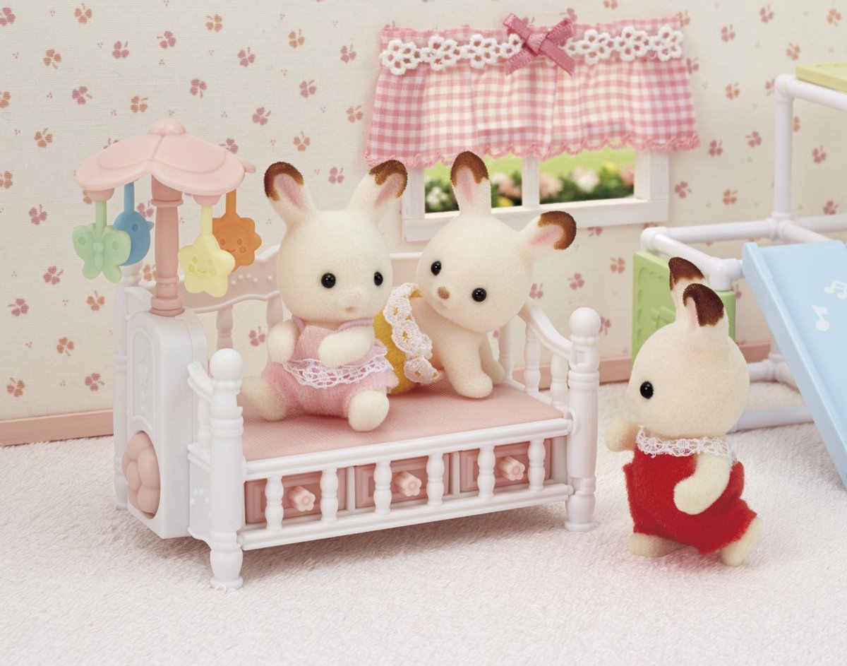 Sylvanian Families Bed Voor Drieling Met Mobiel - 5534
