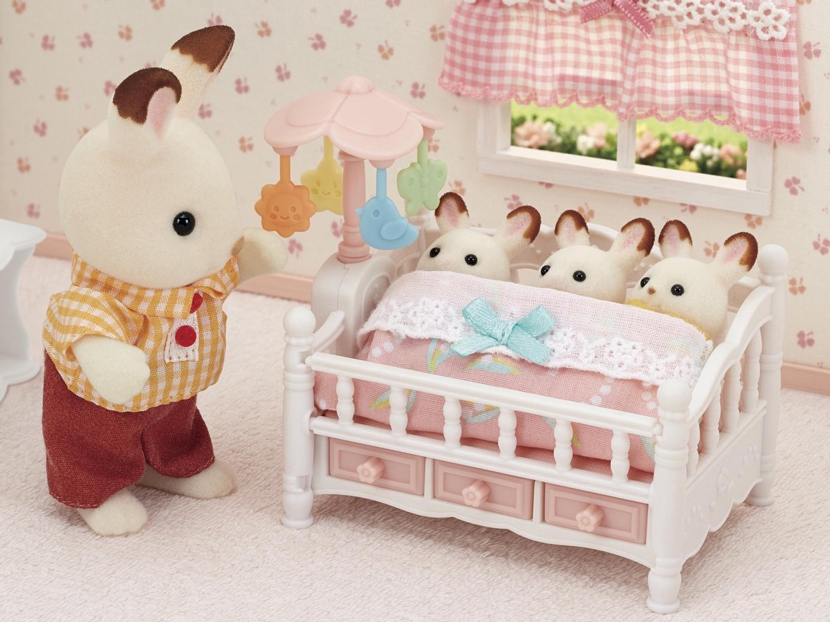 Sylvanian Families Bed Voor Drieling Met Mobiel - 5534