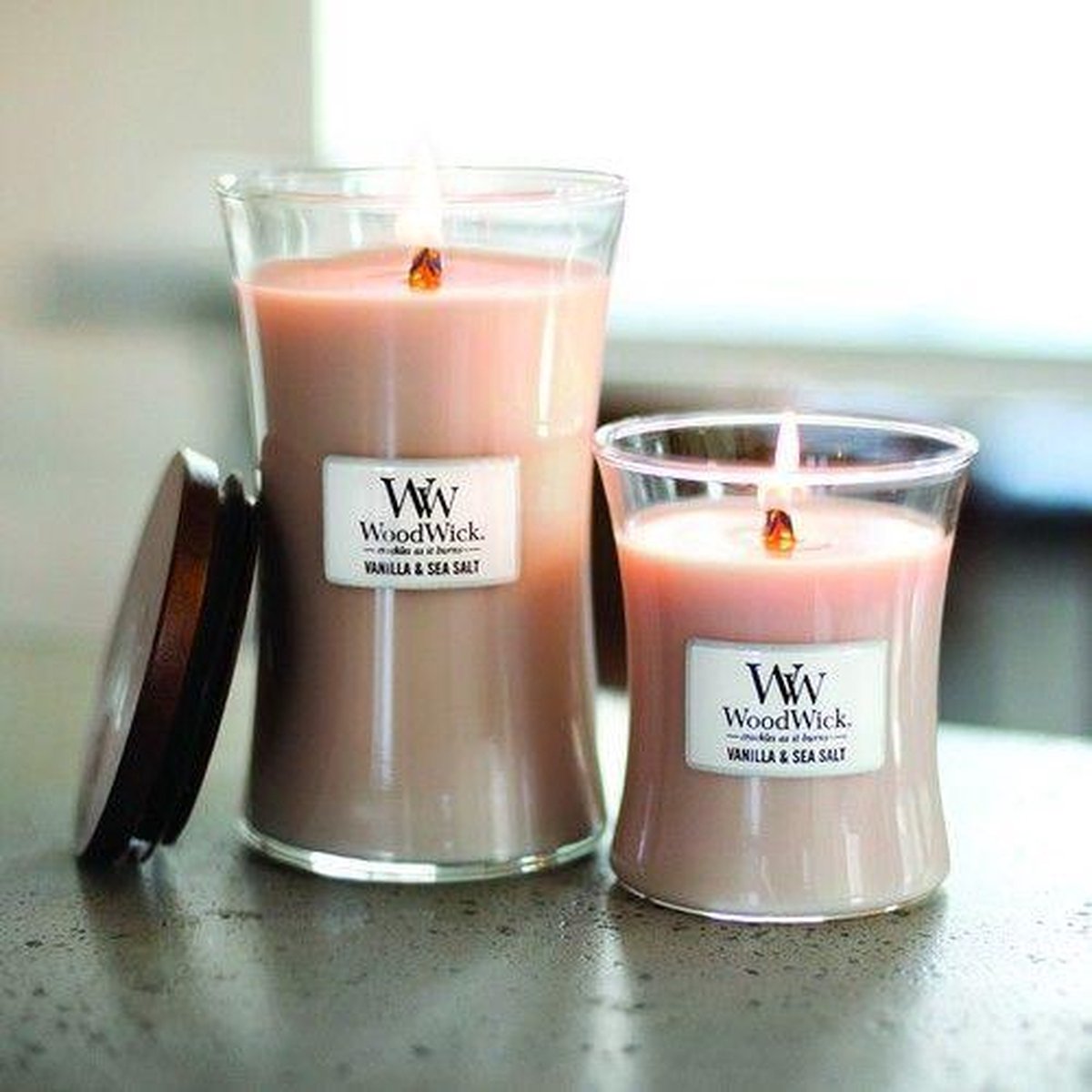 Woodwick Kaars Medium Vanilla & Sea Salt - 11 Cm / ø 10 Cm - Roze