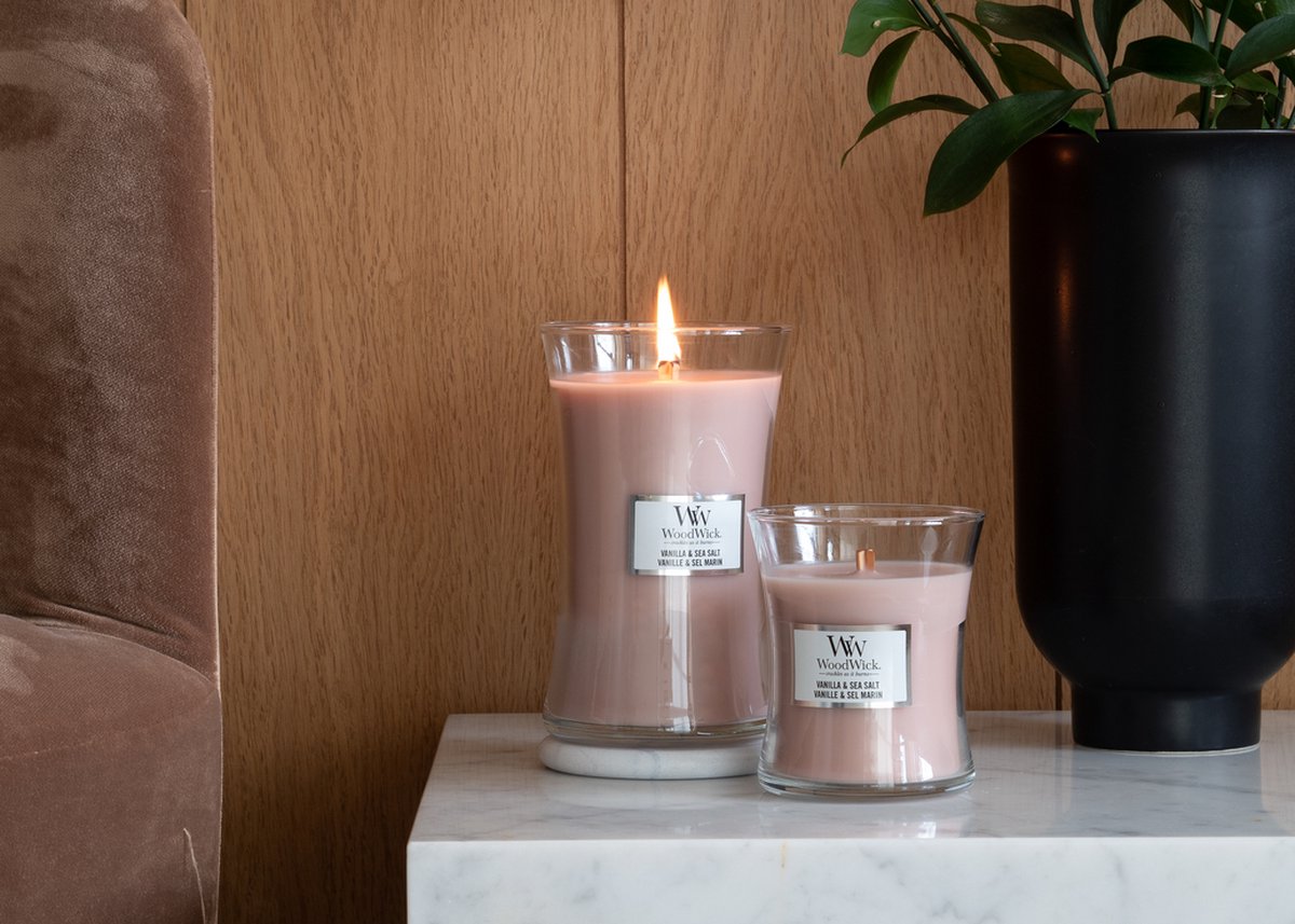 Woodwick Kaars Medium Vanilla & Sea Salt - 11 Cm / ø 10 Cm - Roze