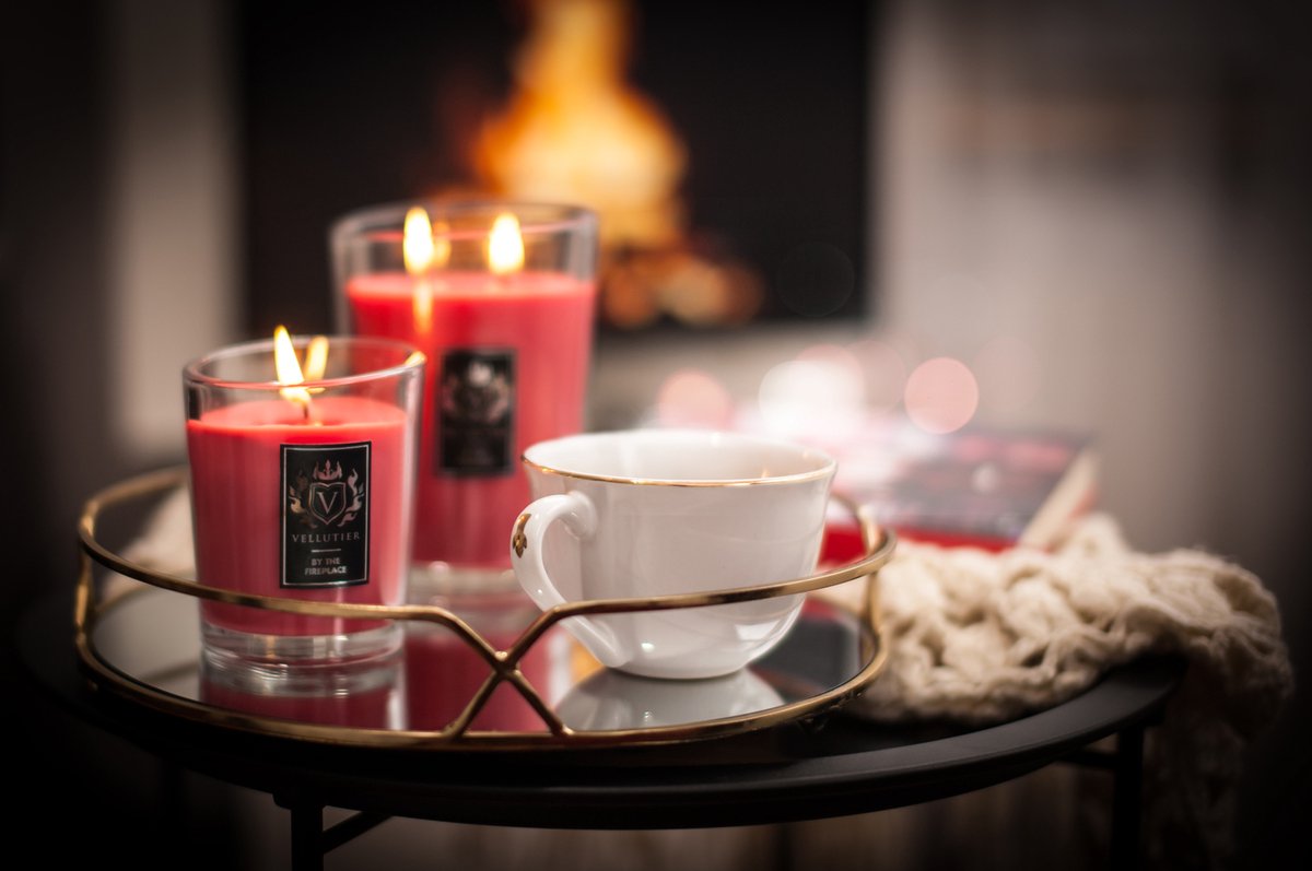 Vellutier Geurkaars Large By The Fireplace - 16 Cm / ø 11 Cm - Rood