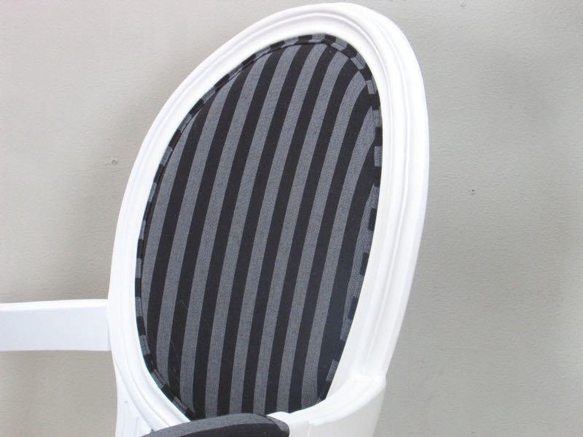 Witte Stoel Met Armleuning Rococo Met Gestreepte Bekleding. - Zwart