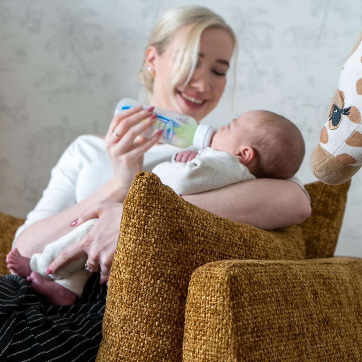 Bronx71 Stoel Babykamer Ruby Chenille Stof Oker - Geel