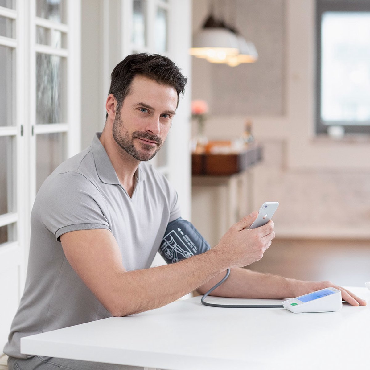 Medisana bovenarm bloeddrukmeter BU 584 connect