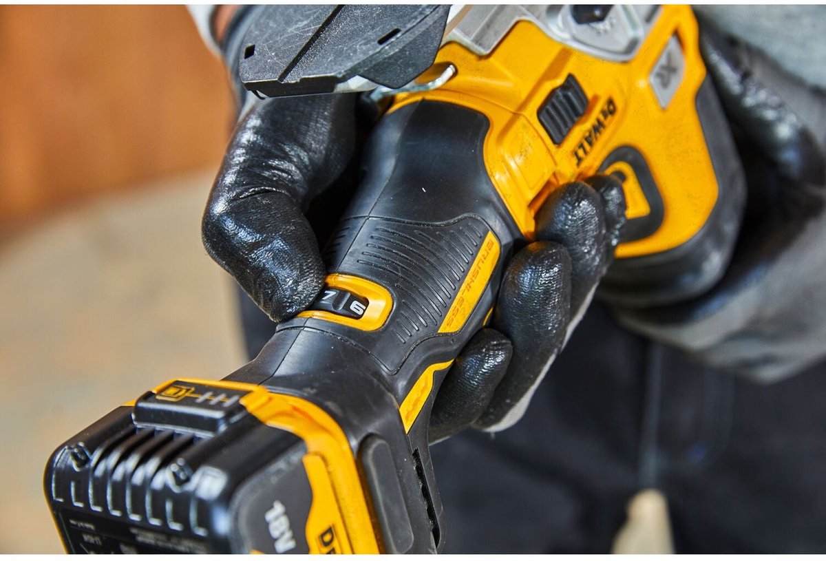 DeWalt DCS335N 18V Litio-Ion XR Sierra de calar (solo máquina) - 135 mm - variable