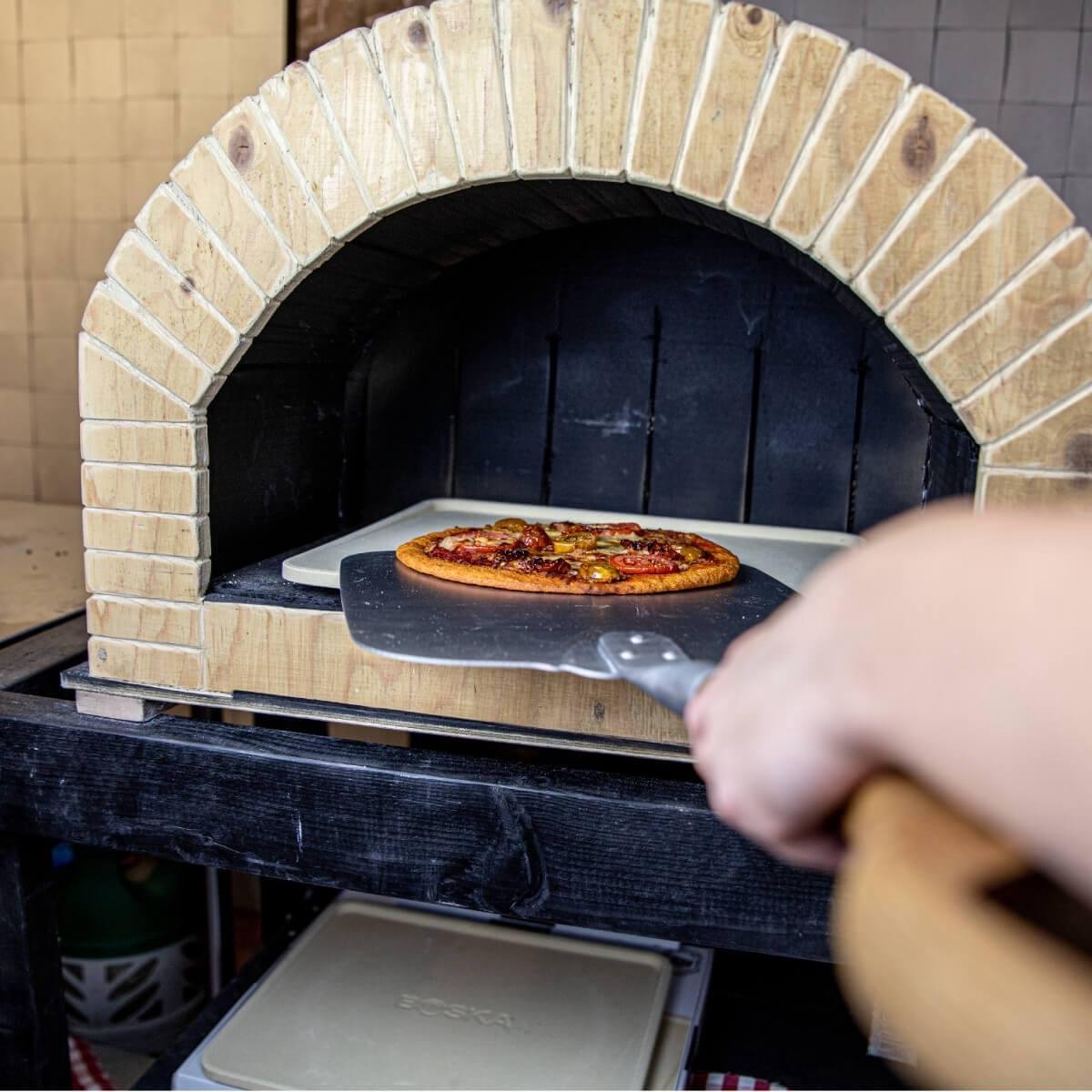 Boska Pizzasteen Deluxe Rechthoek - Voor De Oven - Steenovenkwaliteit Pizza's - Luxe Opstaande Rand