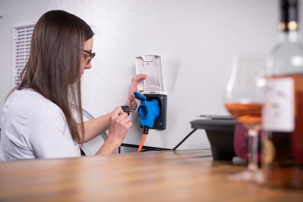 Brennenstuhl | Adapterkabel CEE IP44 1,5m H07RN-F 3G2,5 Beveiligingsstekker, haakse koppeling 230V/16A - Oranje