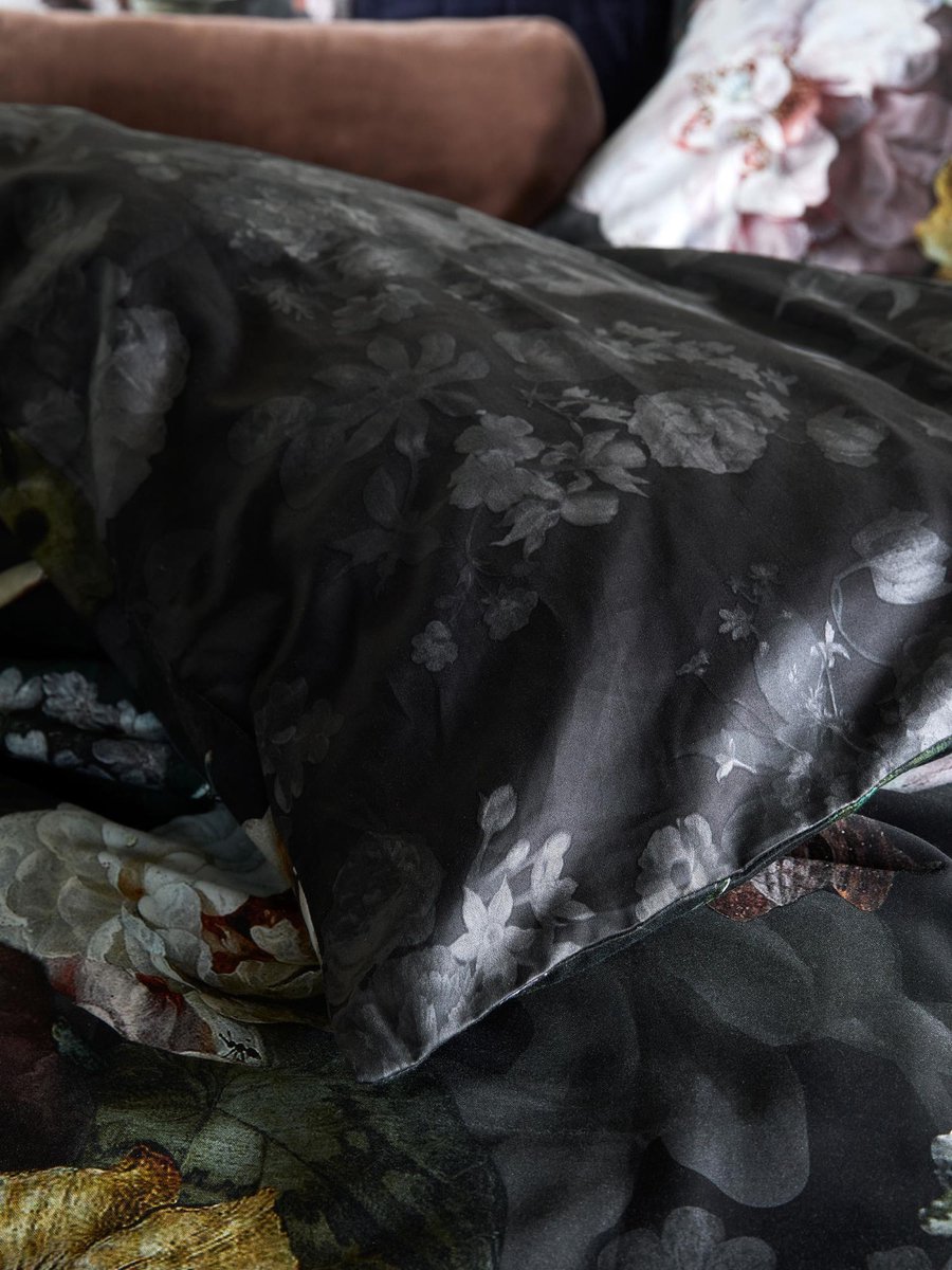 Essenza Fleur Festive Blooming black dekbedovertrek - Zwart