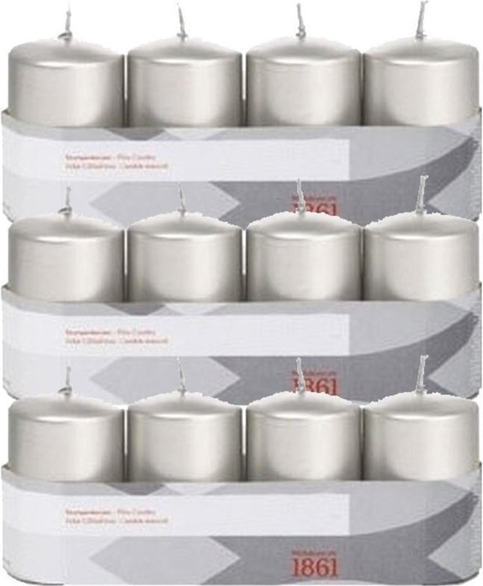 Trend Candles 12x Zilveren Cilinderkaarsen/stompkaarsen 5 X 8 Cm 18 Branduren - Geurloze Zilverkleurige Kaarsen - Woondecoraties - Silver