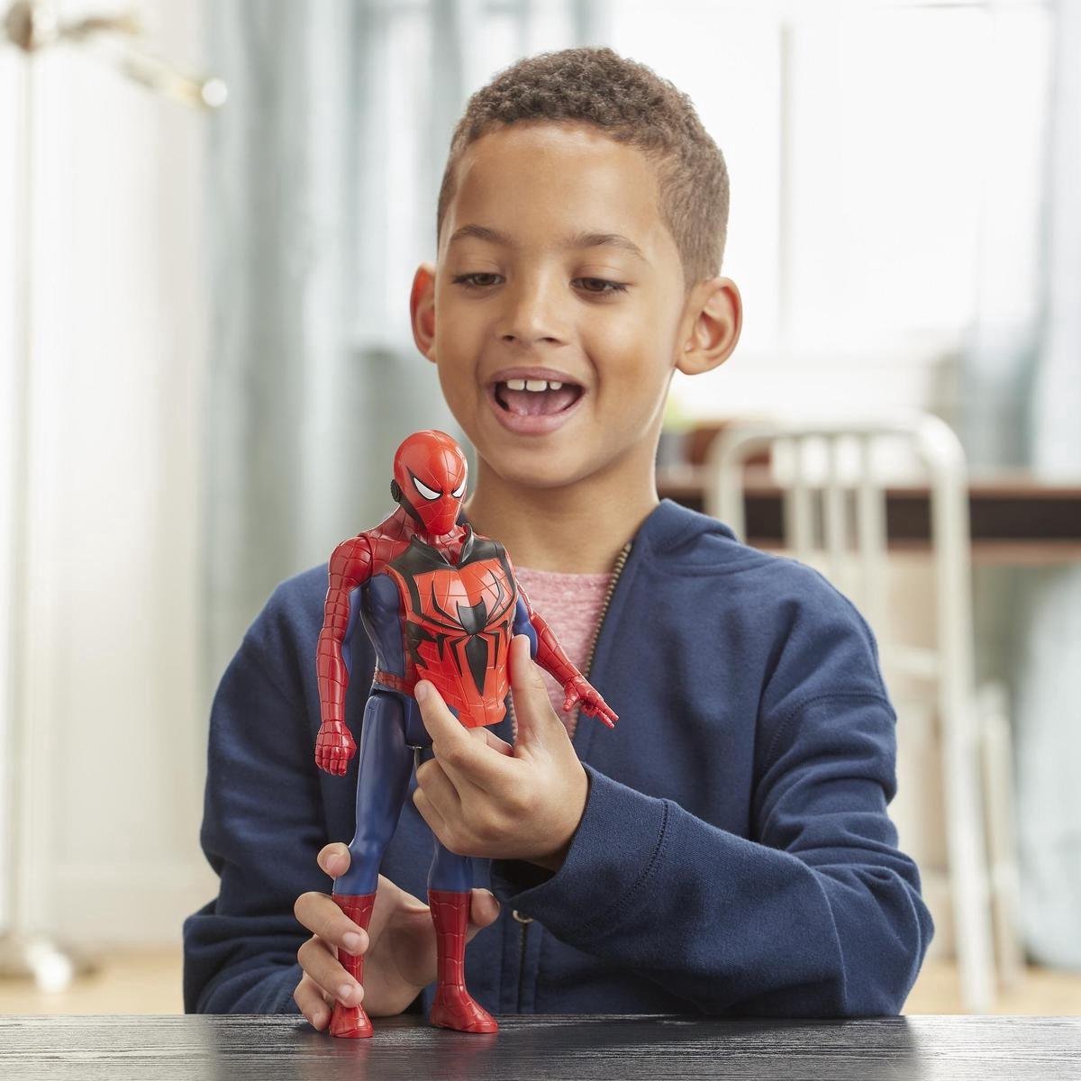 Marvel Spider-man - Spider-man Titan Hero Blast Gear Figuur Met Lanceerinrichting En Projectiel - 30 Cm