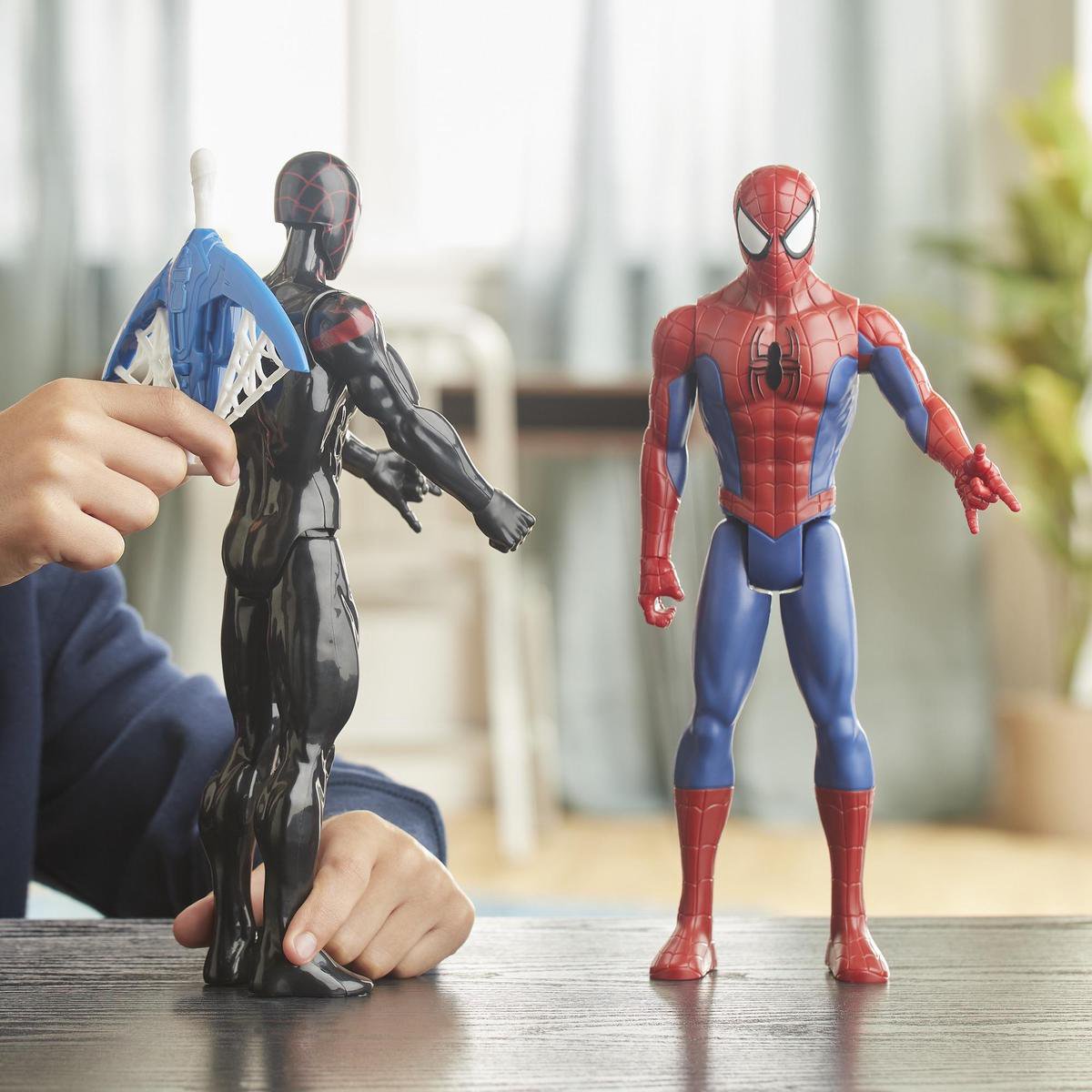 Marvel Spider-man - Spider-man Titan Hero Blast Gear Figuur Met Lanceerinrichting En Projectiel - 30 Cm
