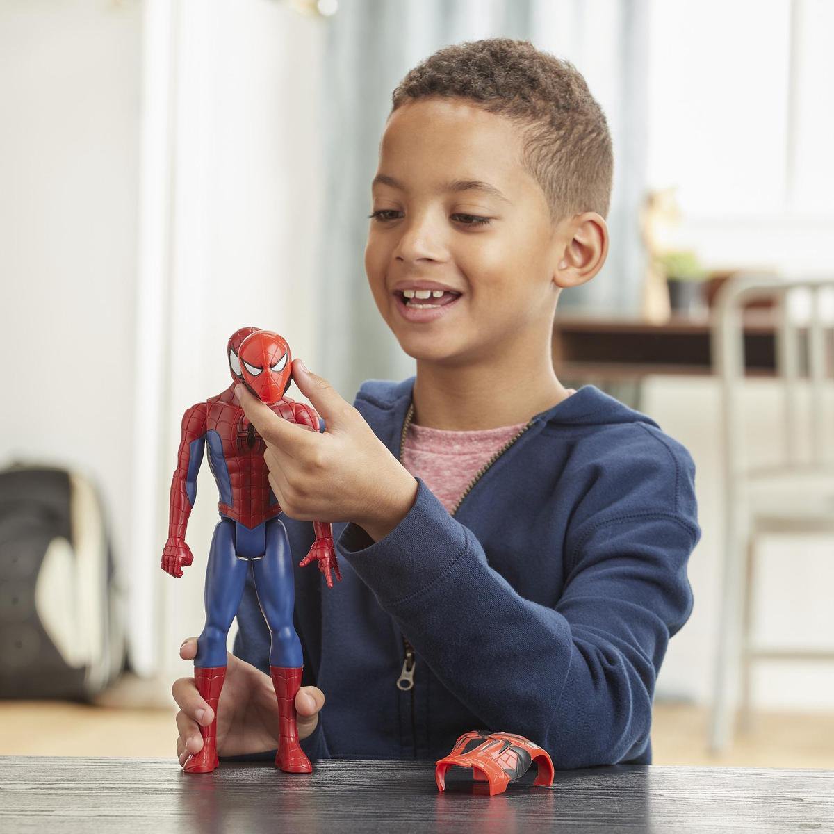 Marvel Spider-man - Spider-man Titan Hero Blast Gear Figuur Met Lanceerinrichting En Projectiel - 30 Cm
