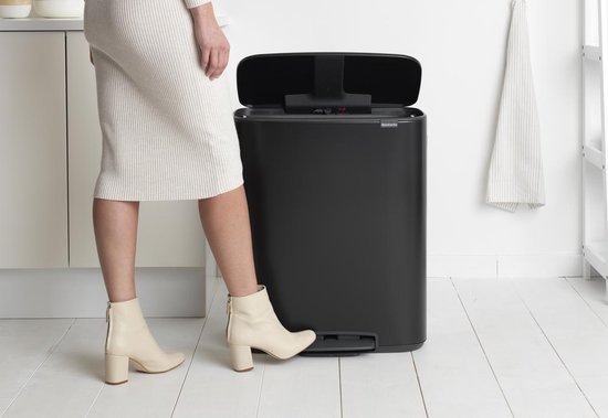 Brabantia Bo Pedal Bin 60 Liter Matt Black - Zwart
