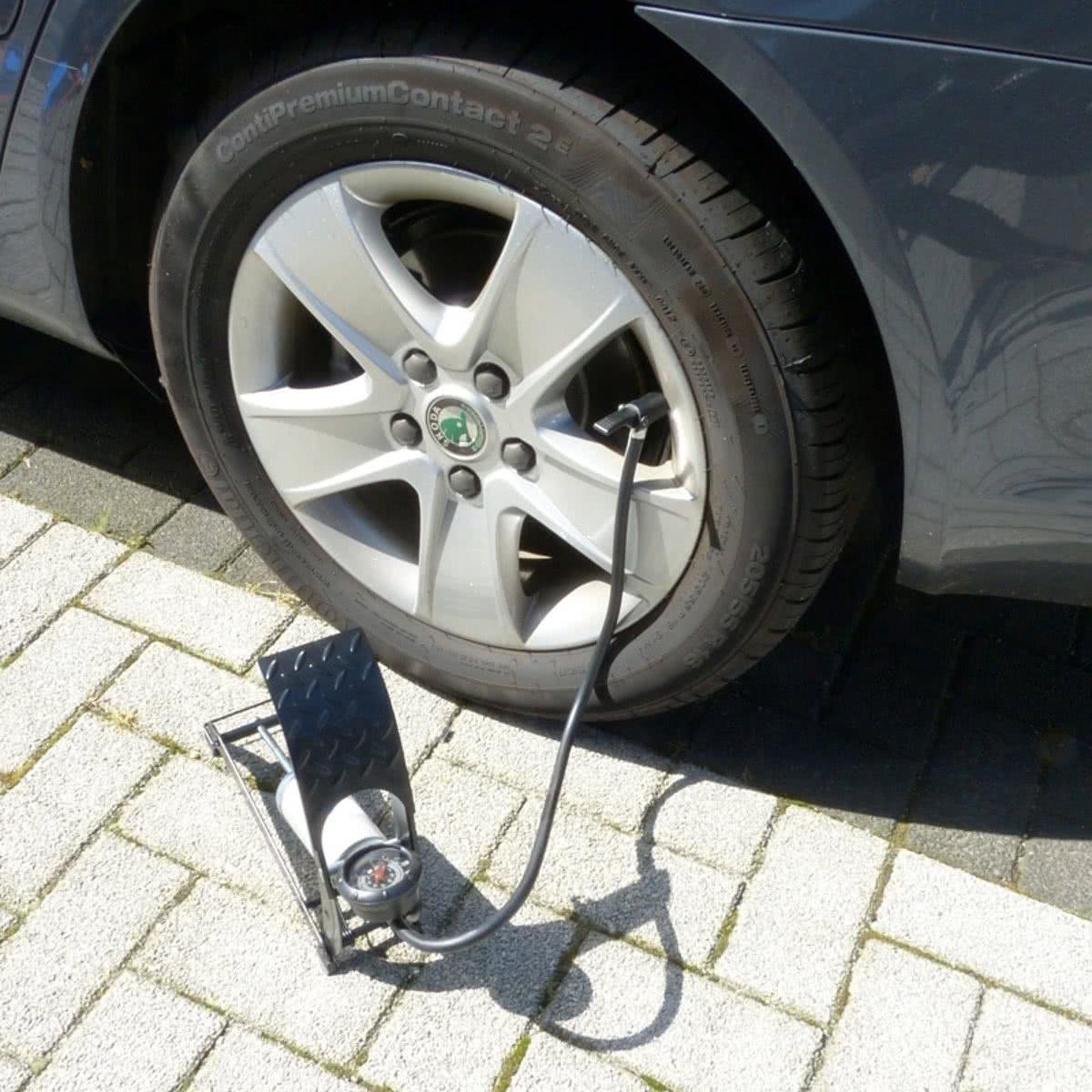 CarPoint Voetpomp Met Manometer 7 Bar Staal - Zwart