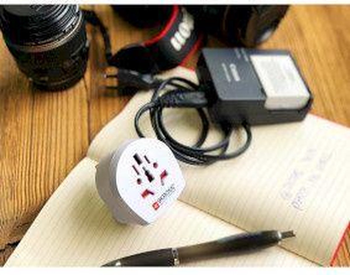 Skross Travel Adapter World-to-UK Earthed