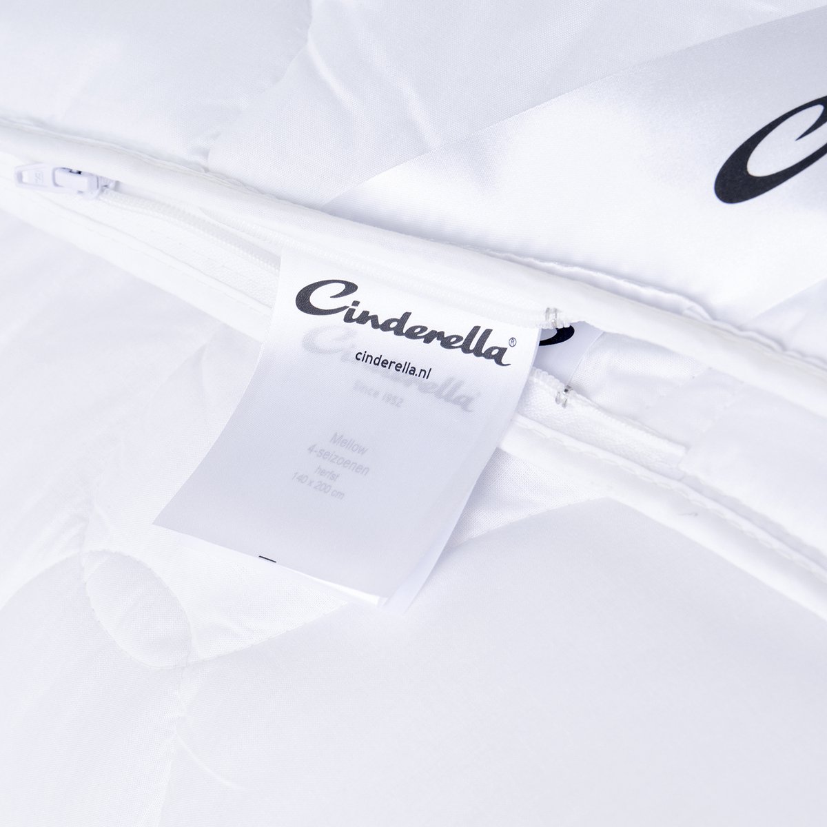 Cinderella Dekbed Classic 4-seizoenen - Synthetisch-1-persoons (140x220 Cm)