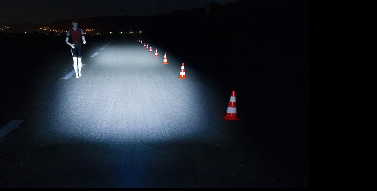 Sigma Koplamp AURA 60 LED werkt op een accu - Zwart