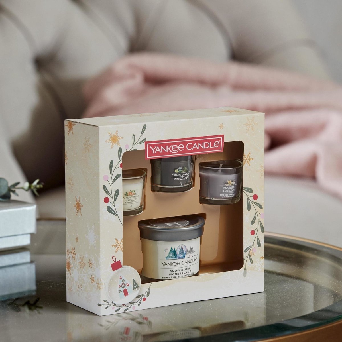 Yankee Candle Giftset (Tumbler Kaars & 3 Filled Votives) Snow Globe Wonderland - 4 Stuks - Grijs
